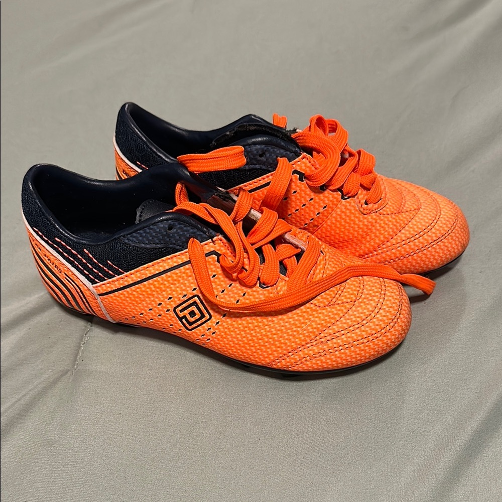 Dream Pairs Orange and Black Cleats